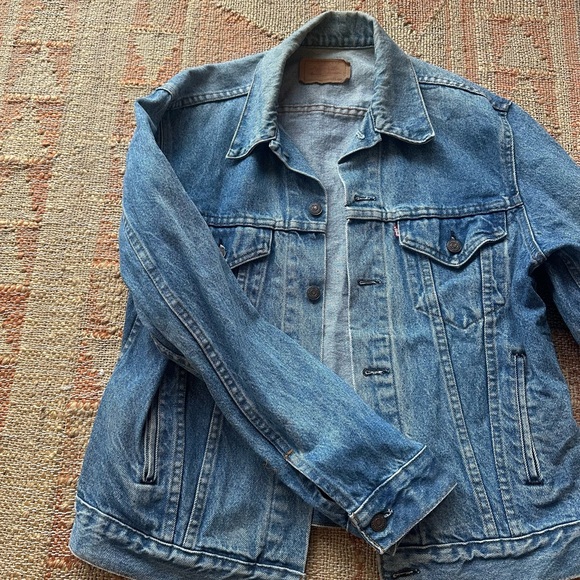 Vintage Levi's Classic Denim Boyfriend Jacket - Picture 5 of 13